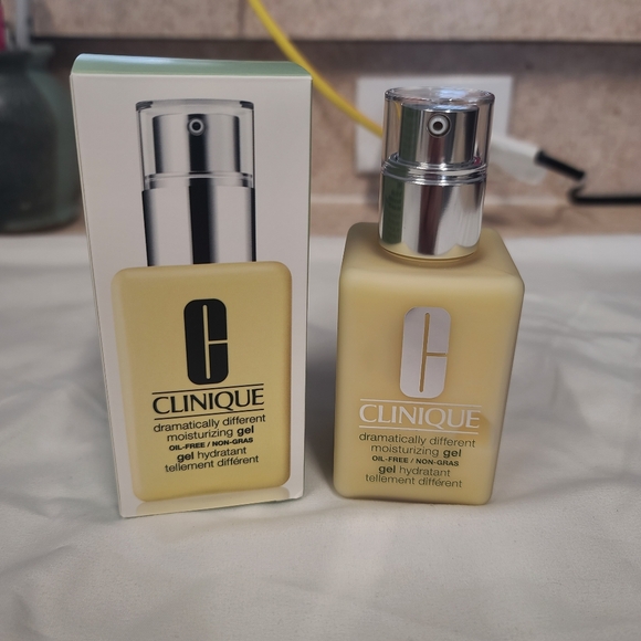 Clinique Dramatically Different Moisturizing Gel Oil-Free 4.2oz - BRAND NEW - Picture 7 of 9